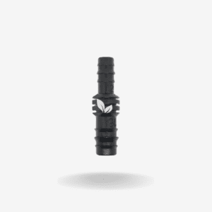 Conector Unión en Plástico de 12 mm es un accesorio indispensable para unir tramos de manguera de polietileno en sistemas de riego por goteo, microaspersión o aspersión.