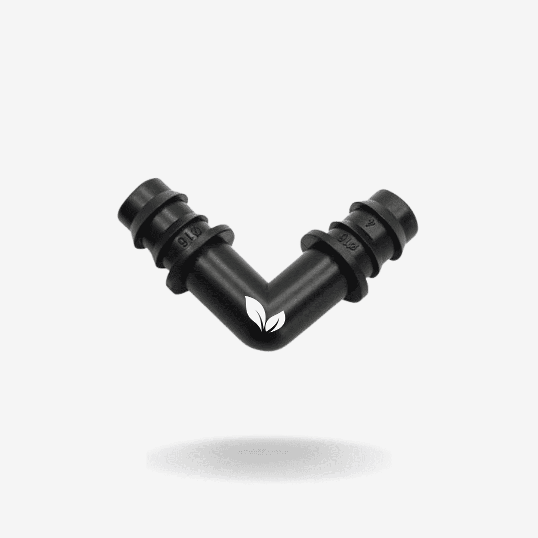 Codo Plástico de 16 mm es un accesorio indispensable para realizar cambios de dirección de 90° en líneas de riego por goteo de forma segura, práctica y eficiente.